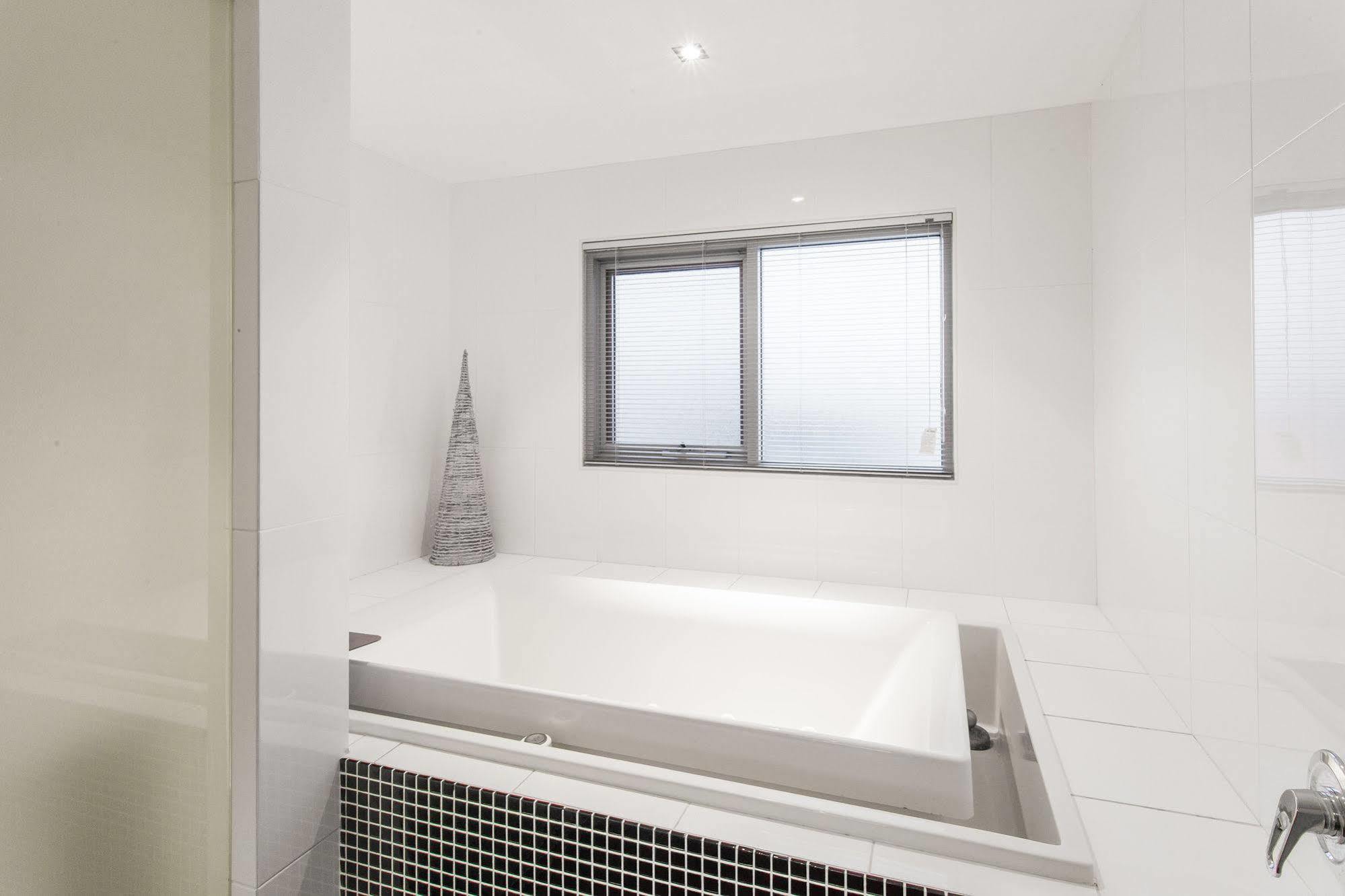 Spinnakers By Rockingham Apartments Luaran gambar